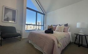 Inner City Luxury With Free Parking